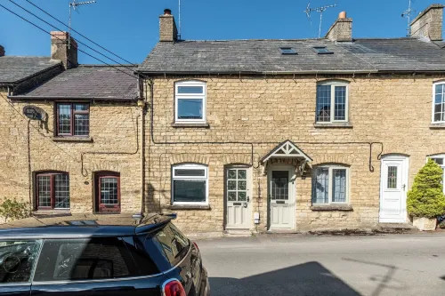Cosy 3 Bedroom Cottage - Central Chipping Norton! Hotel a Little Tew