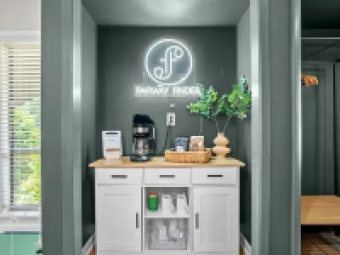 NEW reno! Walk to Pinehurst CC, The Cradle and enjoy the indoor putting green! Hotels in Pinehurst