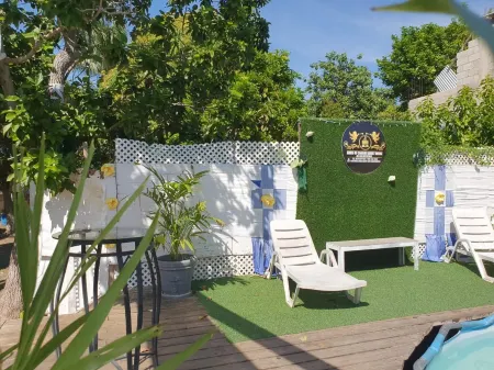 Sandy Bay Paradise Retreat - 7 Bedrooms Отели в г. Hayes