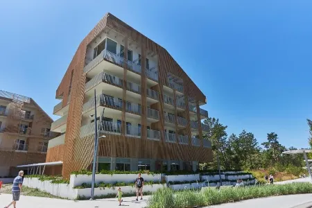 Timber Apartments by Baltic Home Отели рядом с достопримечательностью «Свиноуйсьценский маяк»