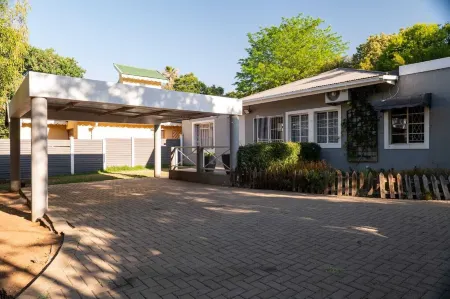 Wilcocks85 Guesthouse Отели рядом с достопримечательностью «Free State National Botanical Garden»