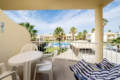 Albufeira Palm Tree With Pool by Homing Hotels in Guia