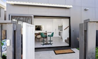 1 Bedroom Modern Townhouse in Casuarina