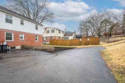 Kenwood Keys 2 Stay for 6! Hotel a Columbia Township