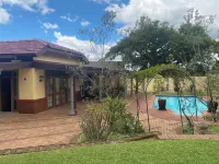 Madlula's Guesthouse - Pool