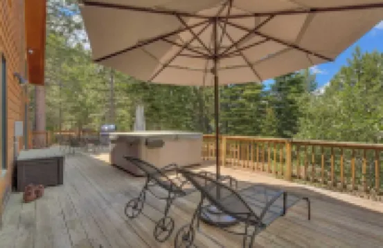 Black Bear by AvantStay Spacious Viking Lodge in Tahoe Donner w Game Room Hot Tub