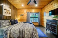 Grey Goose Lodge - Beautiful, Spacious Lodge, Creek, Hot Tub, Firepit, Games