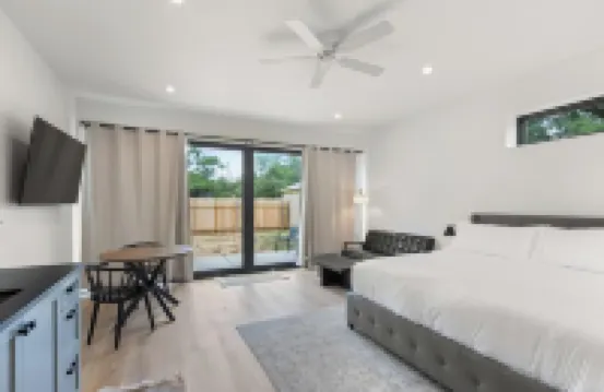 New SPA! Dwntwn DRIP Bluff St Cottage & Guest House! Walk to Food, Bars & Music! 德里平斯普林斯酒店