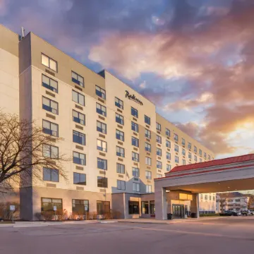 Radisson Hotel Detroit Metro Airport