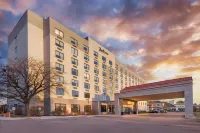 Radisson Hotel Detroit Metro Airport - Swimmingpools
