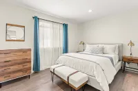 Charming Oasis with Modern Kitchen and Outdoor Patio - Cozy Retreat Hotels near Hummingbird Nest Ranch