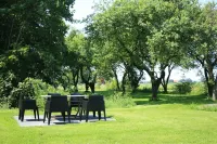 Pean-Buiten Weidum Hotels in Peins