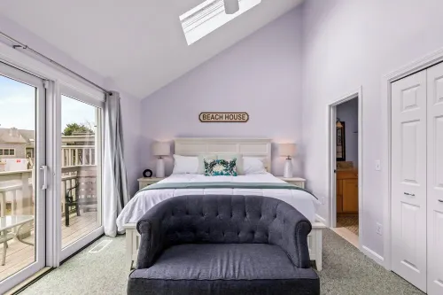 Luxury 3BR Townhome - Panoramic Water Views + Modern Comfort + Parking Included