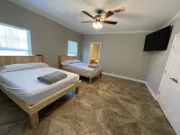 Spacious 5-bedroom house with WiFi, AC in charming Lafitte