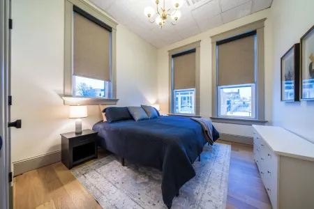 The Conservatory Suite - Huge, Luxury 3-Bedroom Apartment in Downtown Sedalia