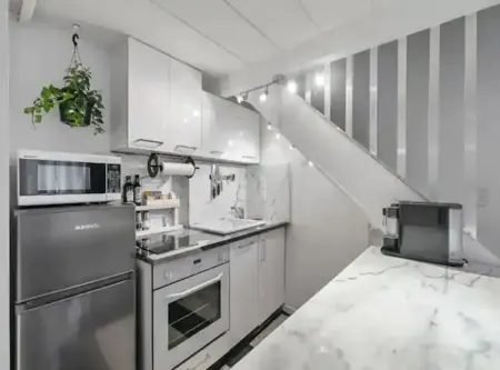 Stylish Loft Apt in CBD w/ King Bed I Zodiak Stays Отели рядом с достопримечательностью «Девонпорт Музеум»