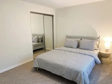 Clean and comfortable 2-bedroom house with AC, WiFi in central Eugene location.