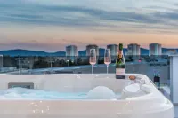 Luxury Majpruz Suites I - Hot Tub
