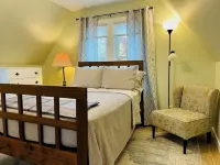 Charming 2-bedroom house in historical Galesburg neighborhood