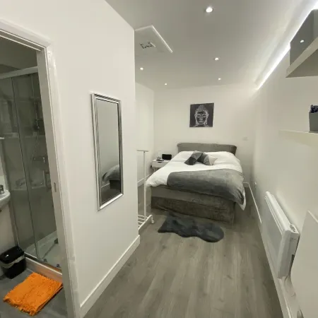 1 Bed Studio - Sleeps 2 - Smoking - Parking - Wifi
