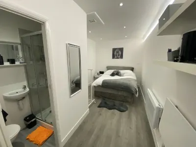 Beautiful 1-Bed Studio in Uxbridge London Hotels near Cafe Rouge - Ruislip
