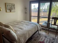 Spacious modernized 5-bedroom farmhouse on vineyard فنادق في Oakley