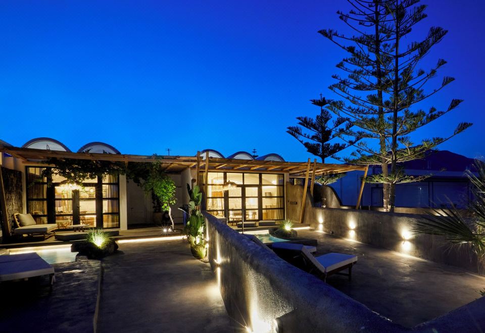 The Oscar Suite Hotel Over view