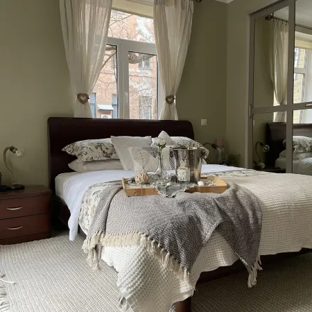 Exquisite 1Br/Ba Apt w/Free Parking in City Center
