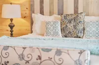 Charming Casita Right on Main St