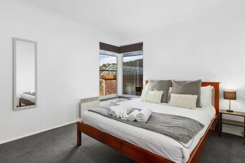 Spectacular Views - One Bedroom Unit - Free Parking - Free Wifi