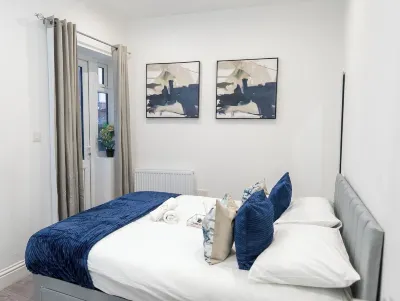 Chic City Apartment in Wallington