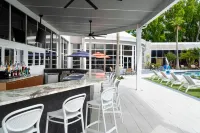 ฮอลิเดย์ อินน์ รีสอร์ต คิสซิมมี บาย เดอะ พาร์คส์ บาย IHG - ที่มีบาร์