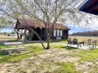 The Kingfisher Cabin 15Min to Magnolia Baylor 엘름 모트 호텔