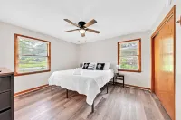 Spacious 4-bedroom house in charming Hanahan with AC, WiFi