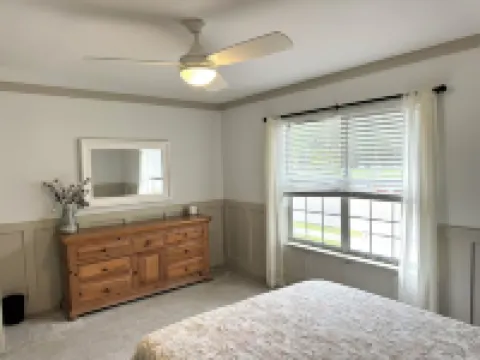 Newly Remodeled chic 2-bedroom townhome in beautiful Port Royal w. private patio