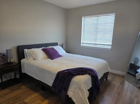 Cozy 3-bedroom Condo at Stadium Place Отели в г. Манхэттен