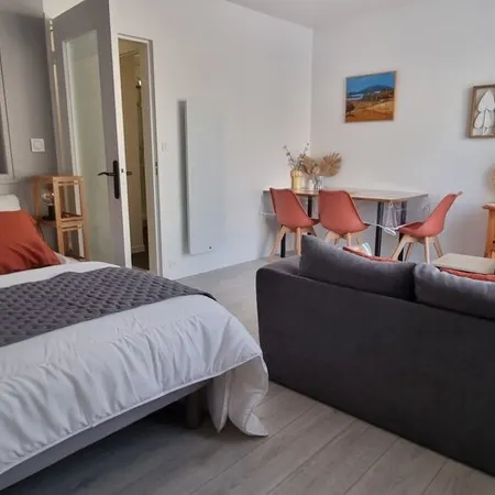 Beautiful renovated apartment in the heart of Concarneau - Private parking - WIFI