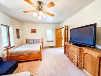 Escape into Nature - Cozy Beaver Cabin by Eagle Point Ski Resort & Puffer Lake