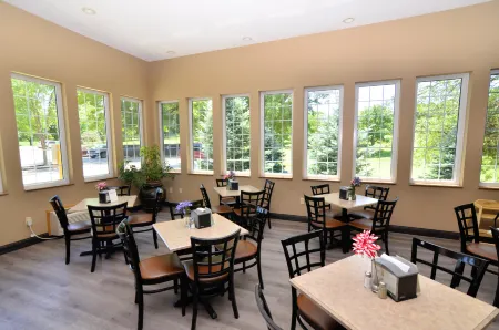Cobblestone Inn & Suites - Denison | Majestic Hills Отели в г. Дэнисон