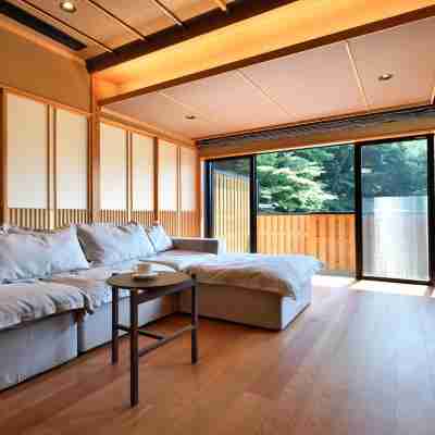 四万温泉 鹿覗きの湯 つるや Rooms