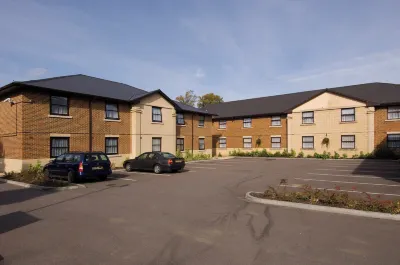 프리미어 인 센트럴 브랙널 Easthampstead Baptist Church 주변 호텔