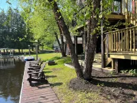 Parquet House - A Charming 8 Bedroom Waterfront Property ~ in the Heart of Inlet Hotel a Inlet