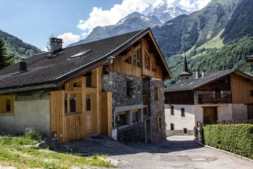 New apartment, 3 stars, sleeps 4, in authentic Savoyard chalet Hoteles en Sainte-Foy-Tarentaise
