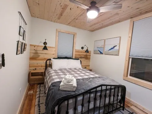 Magical Northern Michigan Cottage with Hot Tub