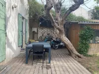 Maison Avec Terrasse et Jardinet Ombragés à 10mn à Pied du Centre Historique