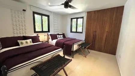 La Casa del Perro Rosa, Cancún Downtown Отели рядом с достопримечательностью «Catedral de la Santisima Trinidad»