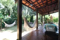 Beautiful, spacious house with 4 bedrooms, veranda with hammocks, garden. Hotels in Barra do Sahy