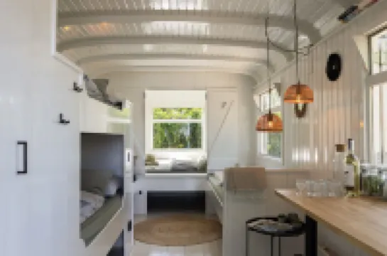 Tinyhouse De Scheepskooi - Lakes of Vinkeveen near Amsterdam Hotels in 