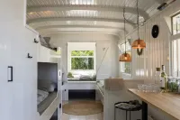 Tinyhouse De Scheepskooi - Lakes of Vinkeveen near Amsterdam Hotels in 