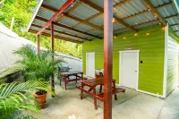 Charming 2-Bedroom, 3 Bed Apartment, AC, WiFi, Free Parking in Lovely West End